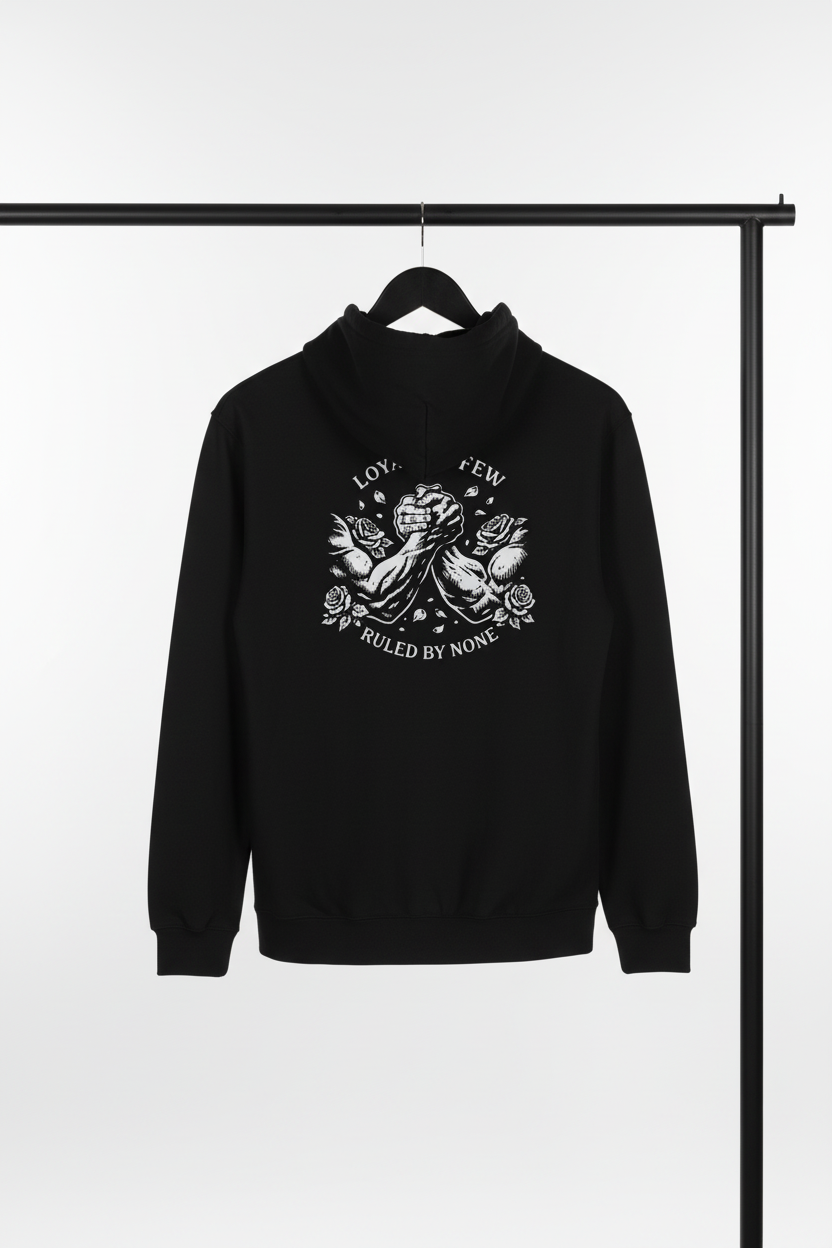 Hoodie Loyal to few på galge