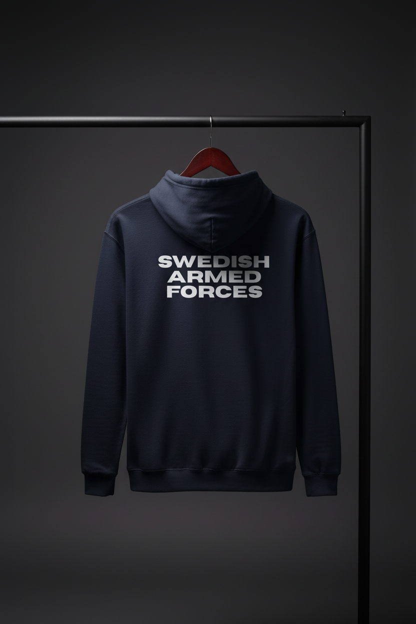 Hoodie Swedish Armed Forces på galge